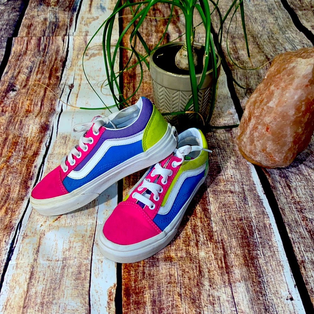 EUC GIRLS SIZE 1.5 Vans Shoes